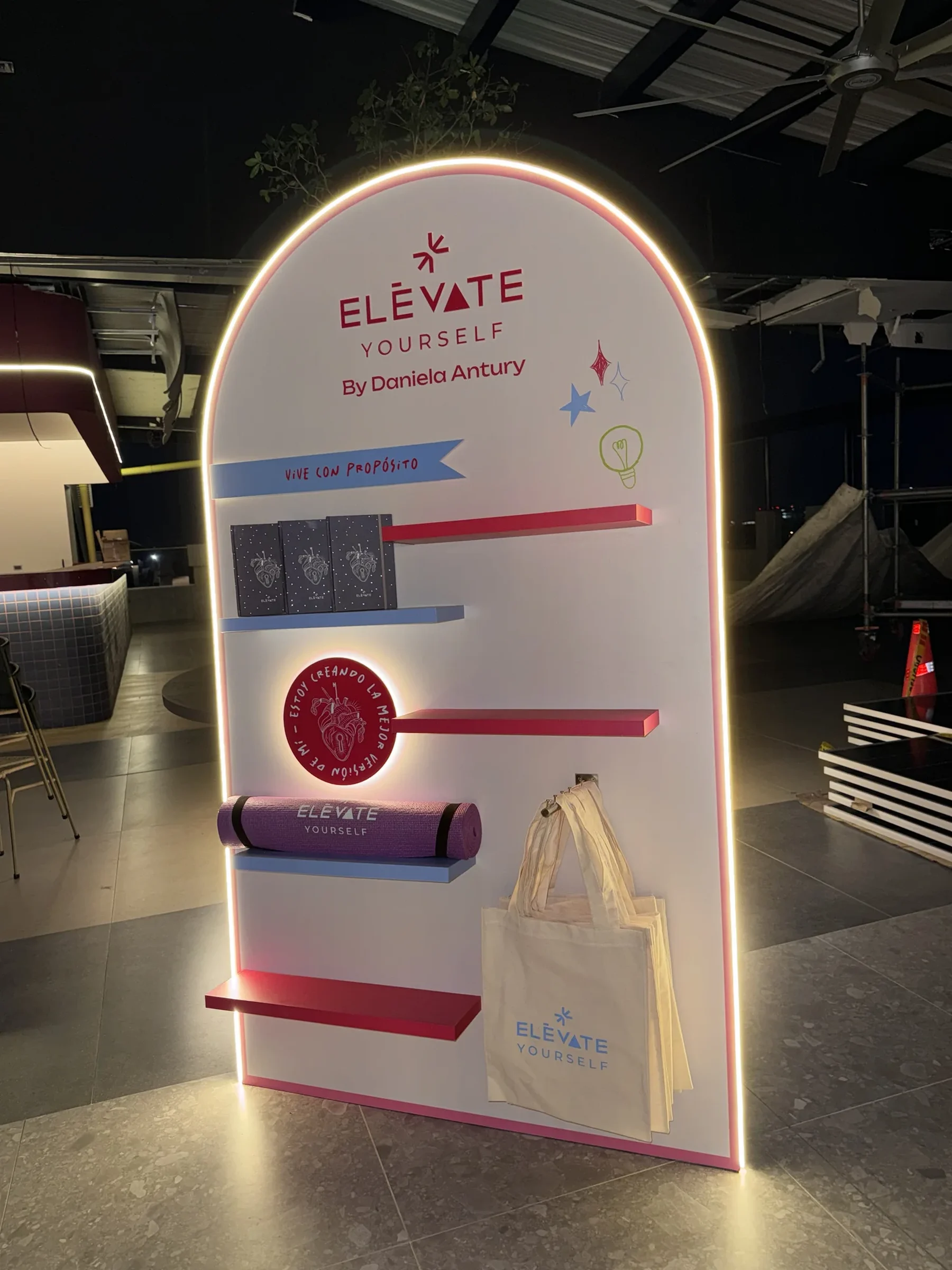 Elévate · Muebles Exhibidores